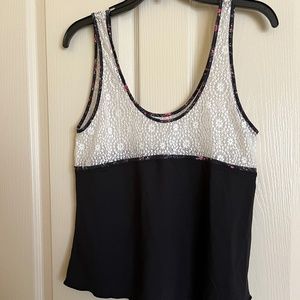 Denise Cornwall Crochet / Black Tennis Tank Medium